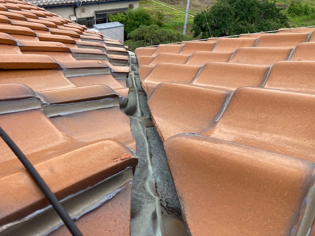 谷間の板金状態